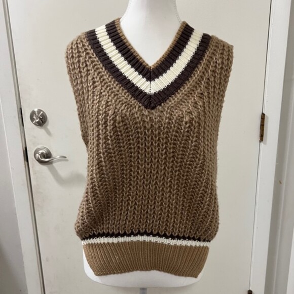 West of Melrose Brown Chunky Knit V-Neck Sweater Vest Side Slit Ribbed Hem Sz SM - Picture 4 of 12